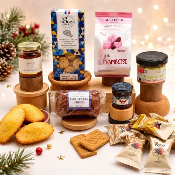 Cadeau Gourmand – L’Instant Équilibre avec tartinables artisanaux, biscuits apéritifs, pain d’épices aux figues, guimauve framboise, madeleines pistache et douceurs sucrées dans une ambiance de Noël.