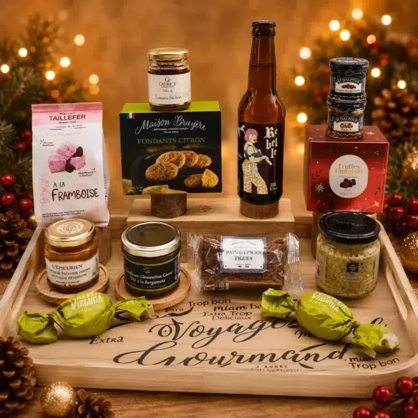 Composition Gourmande – Plateau Festif avec plateau en bois réutilisable, bière triple, préparations apéritives, pain d’épices, fondants citron, truffes et douceurs de Noël.