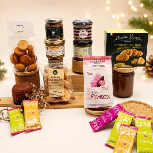 Composition gourmande artisanale avec terrines, biscuits salés, confiture de lait, fondants au citron, guimauves à la framboise et chocolats Monbana.
