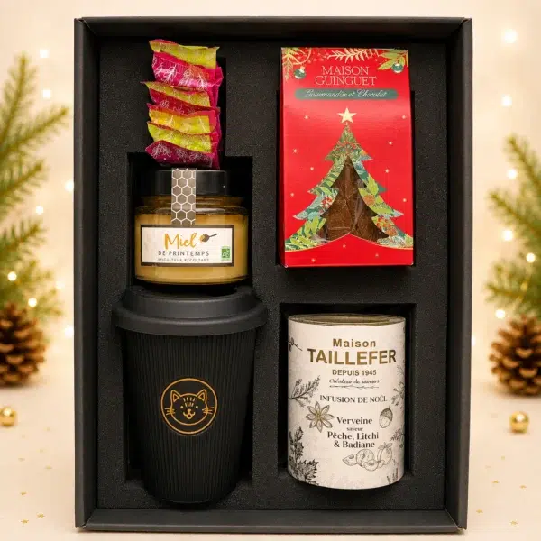 Coffret cadeau de Noël avec chocolat, miel bio, infusion festive, mug nomade et douceurs emballées.